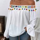 Camisa de manga larga con ribete de volante de encaje y pompones para mujeres con mangas acampanadas plisadas