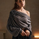 Anewsta Blusa de chiffon elegante y suave con hombros descubiertos, flores y pliegues en 3D para mujeres