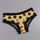Dircho 4 piezas de sensuales y lindas pantaletas goticas para mujer con encaje contrastante, estampado con calaveras, gatos, murcielagos, estrellas y letras goticas en negro y rosa, comoda y suave ropa interior de seda para damas