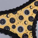 Dircho 4 piezas de sensuales y lindas pantaletas goticas para mujer con encaje contrastante, estampado con calaveras, gatos, murcielagos, estrellas y letras goticas en negro y rosa, comoda y suave ropa interior de seda para damas