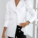 Camisa blanca elegante y sencilla de moda para mujer con escote en V y cuello ajustado con volantes