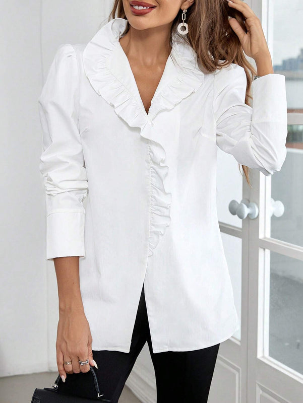 Camisa blanca elegante y sencilla de moda para mujer con escote en V y cuello ajustado con volantes