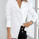 Camisa blanca elegante y sencilla de moda para mujer con escote en V y cuello ajustado con volantes