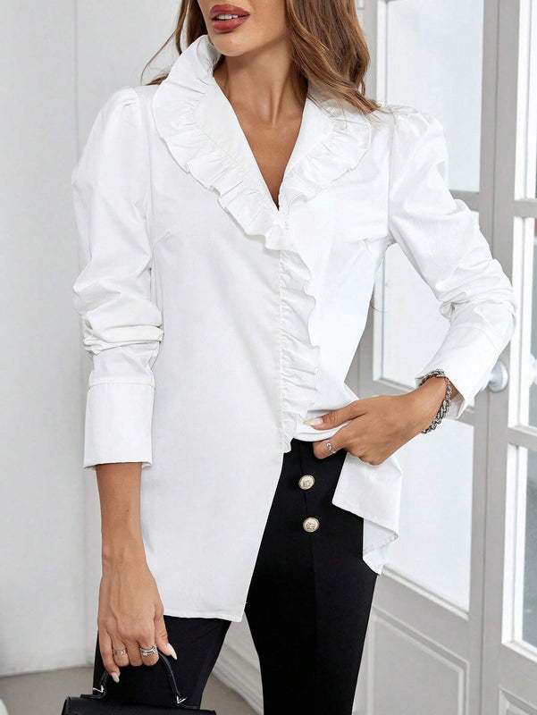 Camisa blanca elegante y sencilla de moda para mujer con escote en V y cuello ajustado con volantes