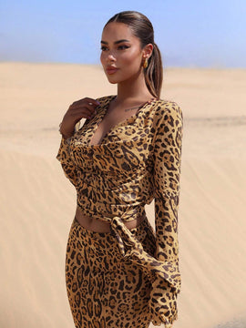 Blusa de malla traslucida con estampado de leopardo para mujer con cuello drapeado y lazo en la parte delantera