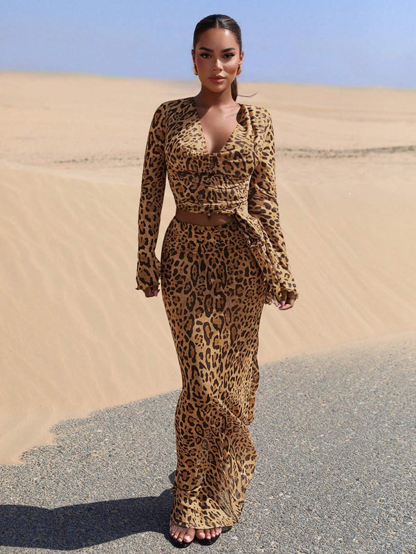 Blusa de malla traslucida con estampado de leopardo para mujer con cuello drapeado y lazo en la parte delantera