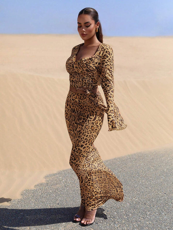Blusa de malla traslucida con estampado de leopardo para mujer con cuello drapeado y lazo en la parte delantera