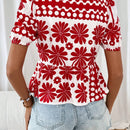 Camisa de manga corta con cuello redondo y dobladillo con volantes y nudo delantero con estampado completo al azar para verano