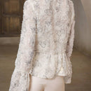 Camisa de manga de campana con corte aleatorio y diseno unico para estilizar la cintura, con flores al estilo frances para adelgazar