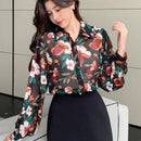 DAZY Blusa de chifon con botones frontales y estampado floral