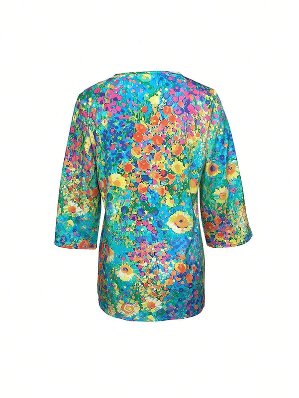 Camisa floral de vacaciones para mujer con cuello en V y mangas medias