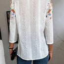 Camisa floral bordada con botones en la parte delantera