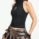 Chaleco de mujer tejido sin mangas estilo punk, sey y con diseno unicolor de cuello alto y cruz oscuros con incrustaciones de rhinestone