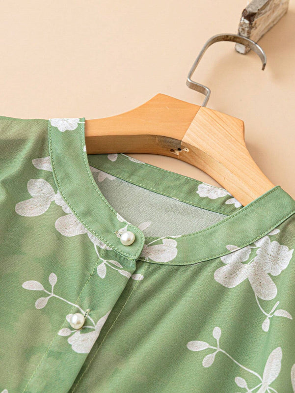 Blusa con botones y estampado floral