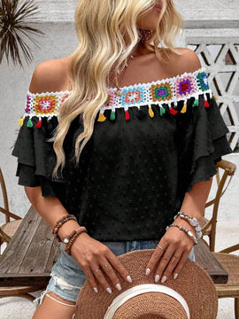 Blusa de hombros descubiertos con borlas en el borde