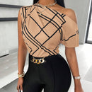 Top con diseno de rayas con hombro fruncido irregular