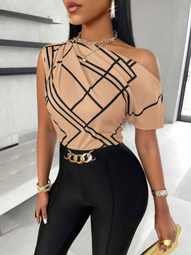Top con diseno de rayas con hombro fruncido irregular