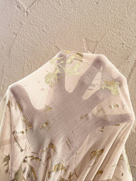 Blusa con lazo en el cuello y estampado grafico