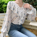 DAZY Camisa de manga larga para mujer con escote en V, estampado floral, manga abombada y dobladillo con volantes