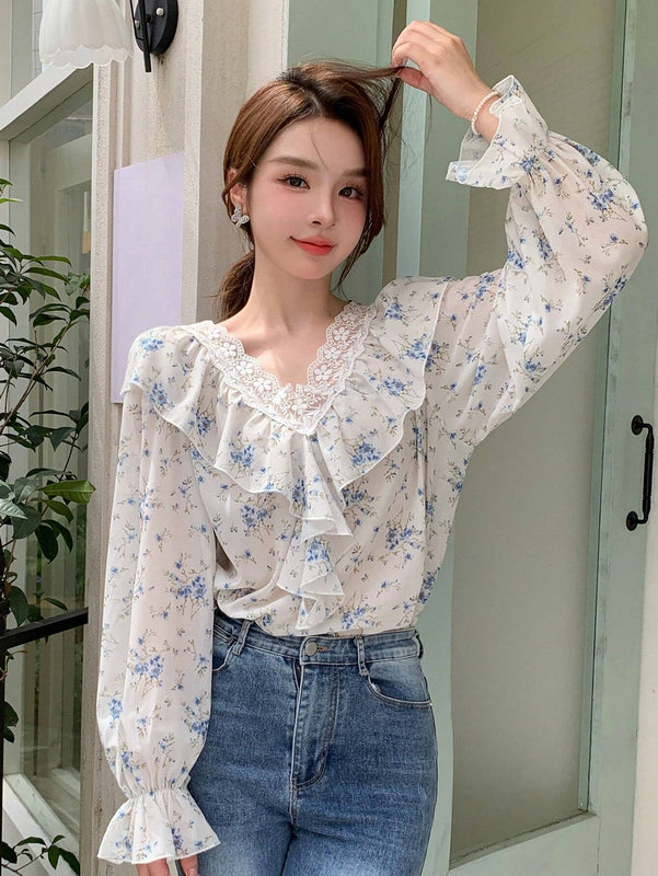 DAZY Camisa de manga larga para mujer con escote en V, estampado floral, manga abombada y dobladillo con volantes