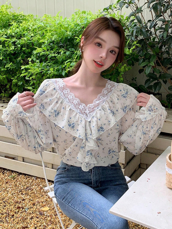 DAZY Camisa de manga larga para mujer con escote en V, estampado floral, manga abombada y dobladillo con volantes