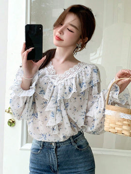 DAZY Camisa de manga larga para mujer con escote en V, estampado floral, manga abombada y dobladillo con volantes