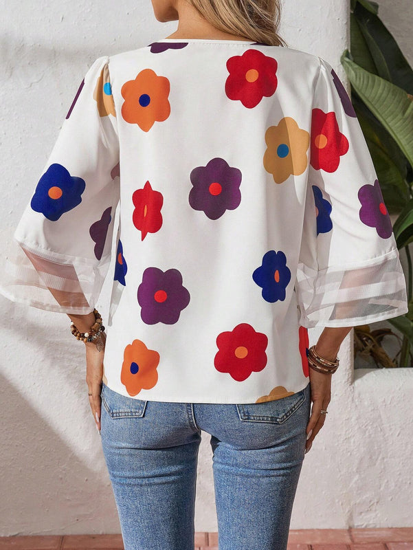 Blusa casual de mujer con estampado floral y parche de malla con cuello en V y mangas acampanadas 3/4