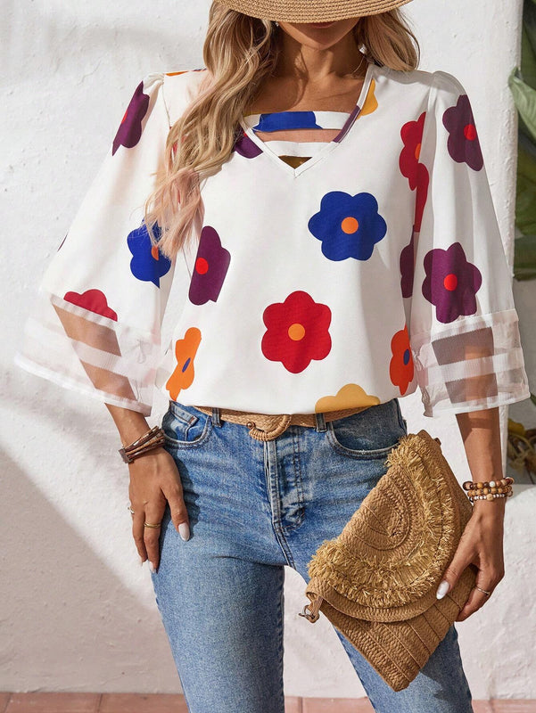 Blusa casual de mujer con estampado floral y parche de malla con cuello en V y mangas acampanadas 3/4