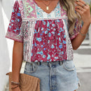 EMERY ROSE Camisa de manga corta con estampado de flores en todas partes y cuello en V para mujer, ideal para vacaciones informales