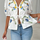 Camisa de verano de mujeres con manga corta, lazo decorativo y bordado