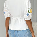 Camisa de verano de mujeres con manga corta, lazo decorativo y bordado