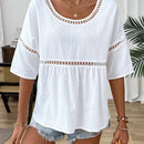 Camisa de mujer para uso diario con diseno sencillo de cuello redondo y huecos unicolor