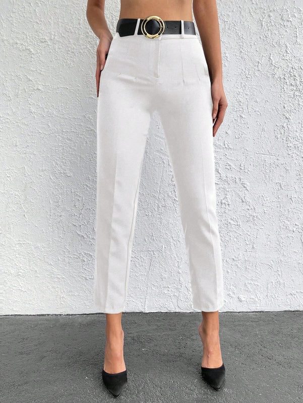 Pantalones cortos de color solido de ajuste delgado con bolsillos diagonales