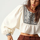 Camisa de vacaciones para mujeres con decoracion bordada en el cuello