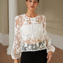 Exquisita, elegante y pesada camisa corta de manga larga con bordados transparentes y gracia