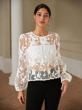 Exquisita, elegante y pesada camisa corta de manga larga con bordados transparentes y gracia