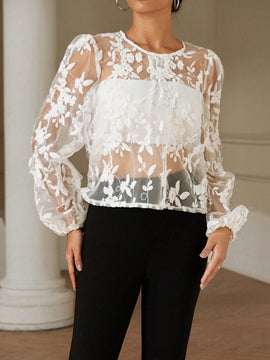 Exquisita, elegante y pesada camisa corta de manga larga con bordados transparentes y gracia