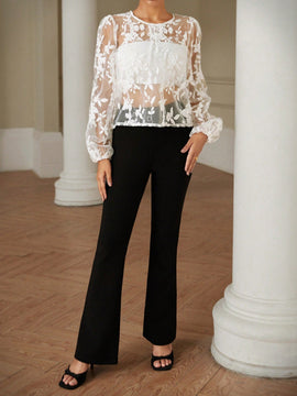 Exquisita, elegante y pesada camisa corta de manga larga con bordados transparentes y gracia