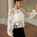 Exquisita, elegante y pesada camisa corta de manga larga con bordados transparentes y gracia