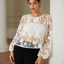 Exquisita, elegante y pesada camisa corta de manga larga con bordados transparentes y gracia