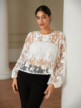 Exquisita, elegante y pesada camisa corta de manga larga con bordados transparentes y gracia