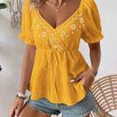 Camisa impresa con mangas abullonadas y bloques de color para ocasiones informales