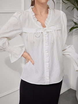 Top largo texturizado de manga larga para mujer con lazo frontal plisado de encaje, simple y casual, perfecto para vacaciones