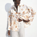 Camisa con estampado floral y hombros caidos