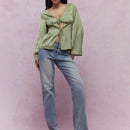 MISSGUIDED Blusa de saten con manga acampanada, detalle de atadura frontal y pinzas