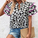 Camiseta casual con mangas en forma de paraguas y parches florales de encaje para mujeres, diseno de impresion aleatorio