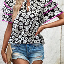 Camiseta casual con mangas en forma de paraguas y parches florales de encaje para mujeres, diseno de impresion aleatorio