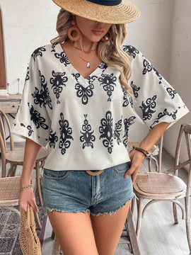 Camisa casual femenina con manga murcielago y cuello en V con estampado floral para vacaciones, patron aleatorio