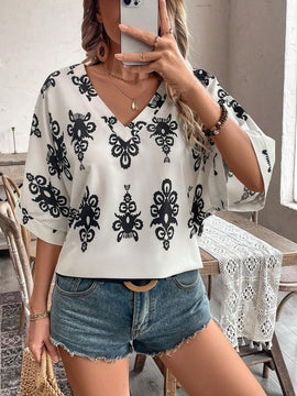 Camisa casual femenina con manga murcielago y cuello en V con estampado floral para vacaciones, patron aleatorio
