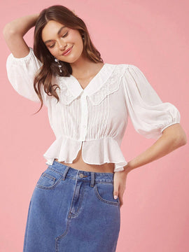 Blusa de femmes con cuello Peter Pan, contraste de color y ribete de encaje, manga abullonada y dobladillo con volante